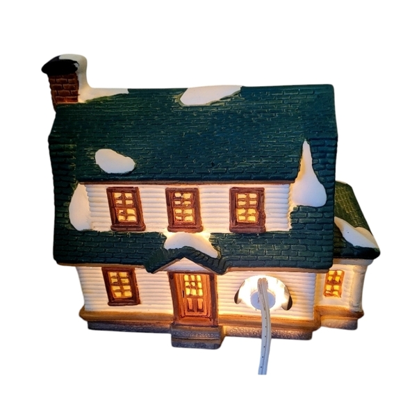 Heartland Valley Village  House Cottage Porcelain Lighted House Christmas O'well - Picture 1 of 6